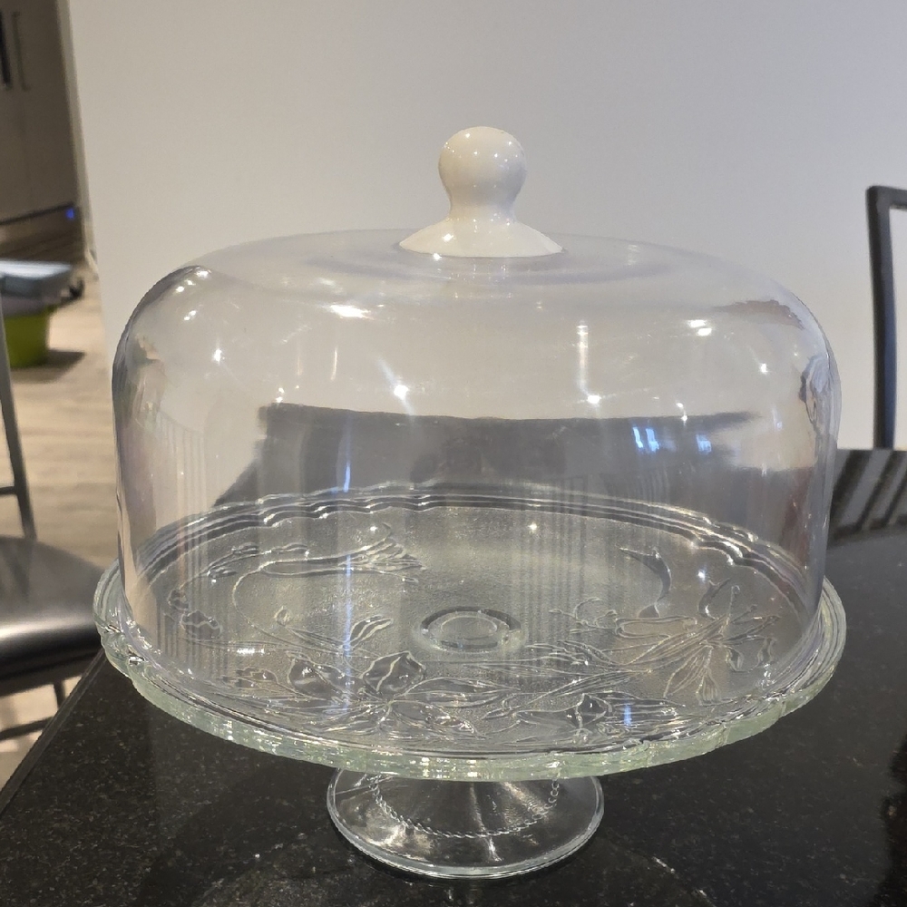 NWT Poinsettia Footed Cake Plate With Dome